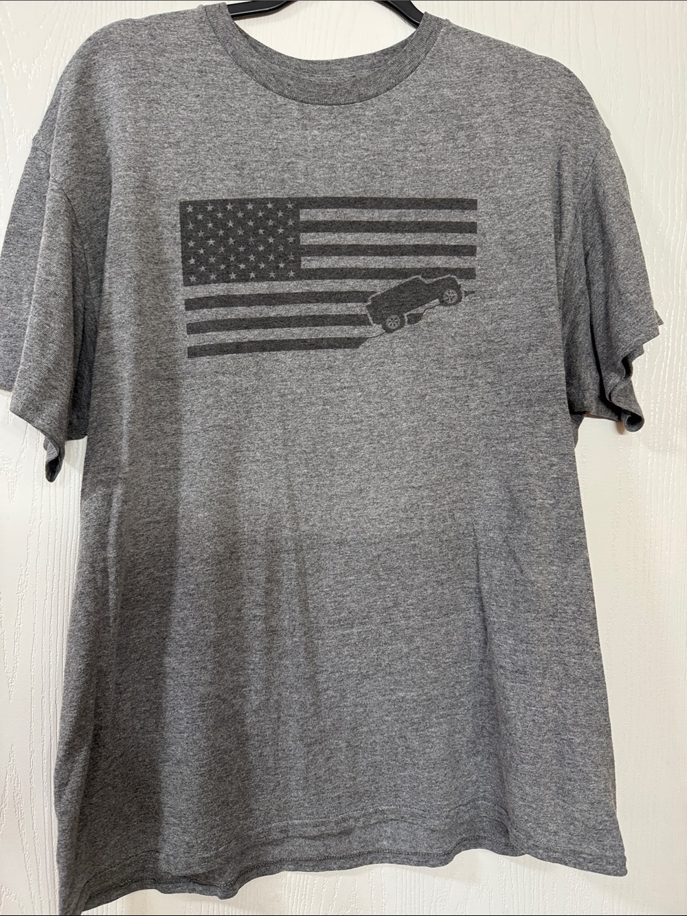 Men's Gray Graphic T-Shirt with Flag & Jeep Design